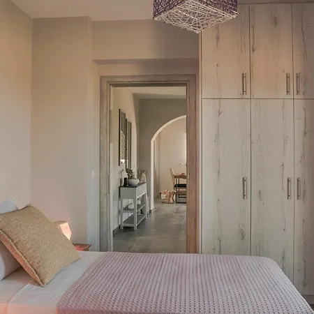 Queen Bee * Minia