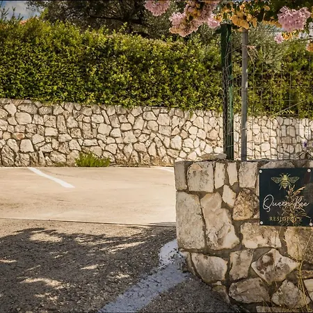 Queen Bee Residence *