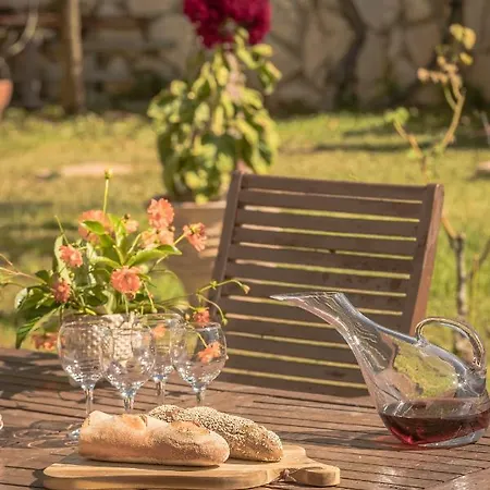 Queen Bee Residence Apartment *