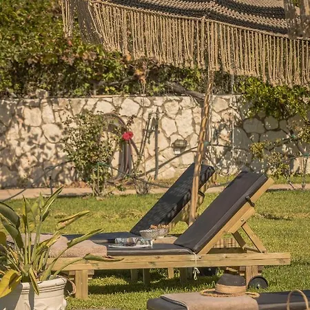 Queen Bee Residence *