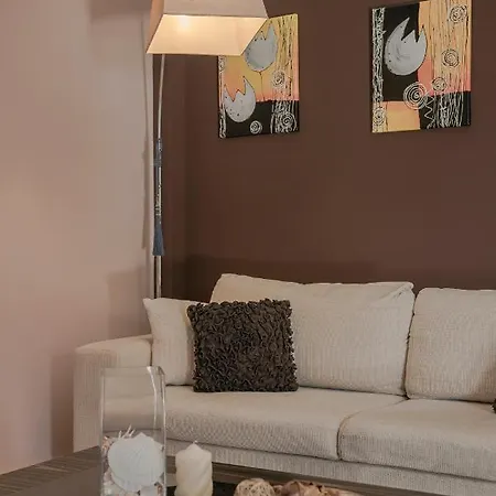 Apartment Queen Bee Residence