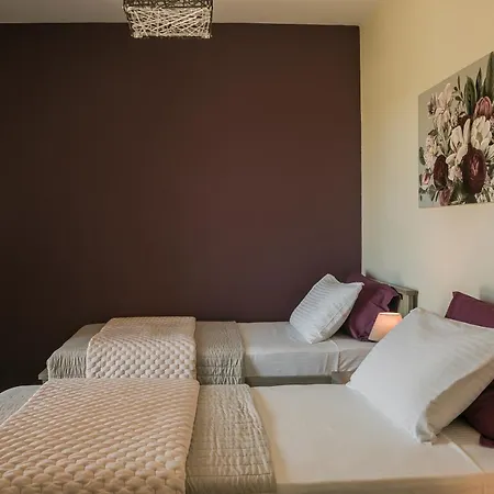 Queen Bee Residence *