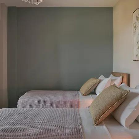 Queen Bee Residence *