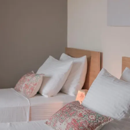 Queen Bee Residence Apartment